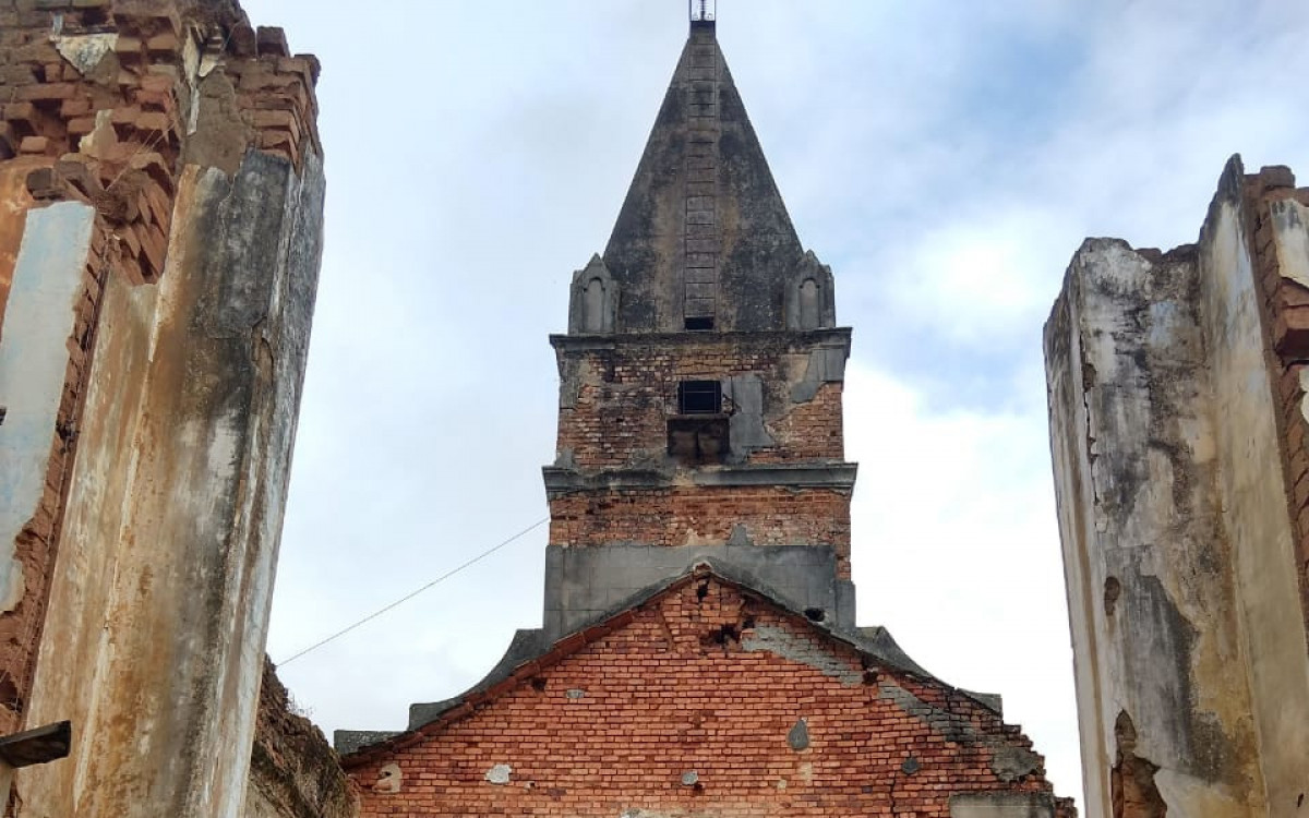 Ruínas da Igreja São Pedro Apóstolo, construída em 1911 no bairro do Encantado, Zona Norte - Divulgação / Igreja São Pedro Apóstolo