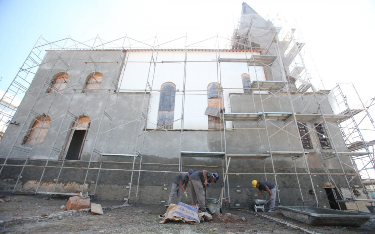 Igreja do bairro na Zona Norte passa por obras após ficar em ruínas - Cleber Mendes / Agência O Dia