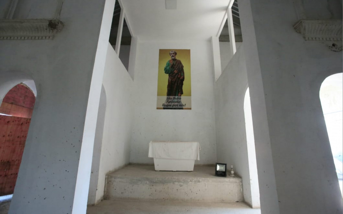 Interior da Igreja São Pedro Apóstolo, no bairro do Encantado, após restauração com ajuda de doações da comunidade - Cleber Mendes / Agência O Dia