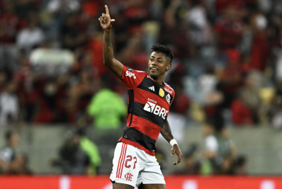 Bruno Henrique analisa vitória e exalta parceria com Gabigol no Flamengo: 'Coloca a bola onde eu gosto'