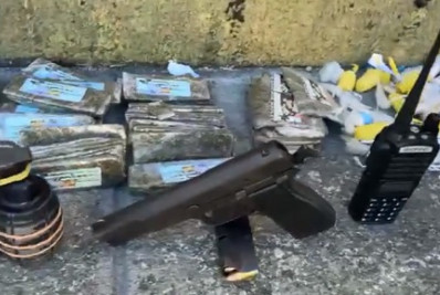 Ação da PM termina com dois presos na Comunidade Trio de Ouro, em Meriti