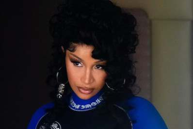 Microfone que Cardi B jogou em fã é vendido em leilão beneficente