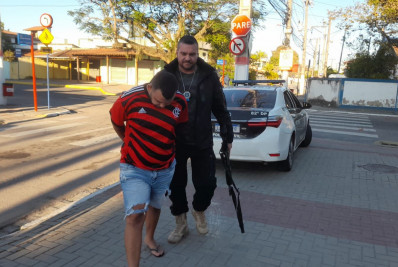 Polícia prende 'Gordinho' com duas réplicas de arma em Maricá