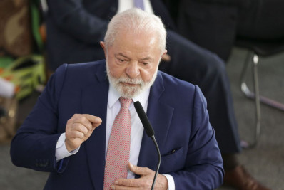 Lula diz estar andando 'totalmente à vontade' após cirurgia e planeja viagens a estados