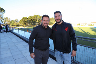 Técnico da Seleção Sub-20 e Olímpica, Ramon Menezes visita CT do Athletico