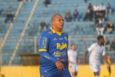 Ex-Fluminense, Walter deixa clube gaúcho revelando ameaças