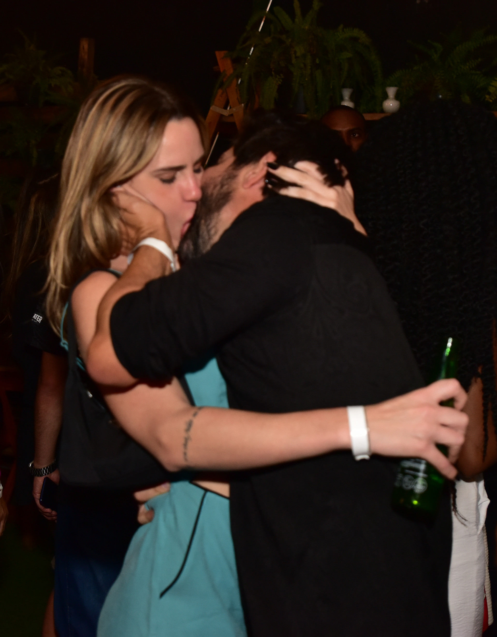 Sandro Pedroso beija ex-participante do 'Túnel do Amor 2' - Leo Franco / Ag. News