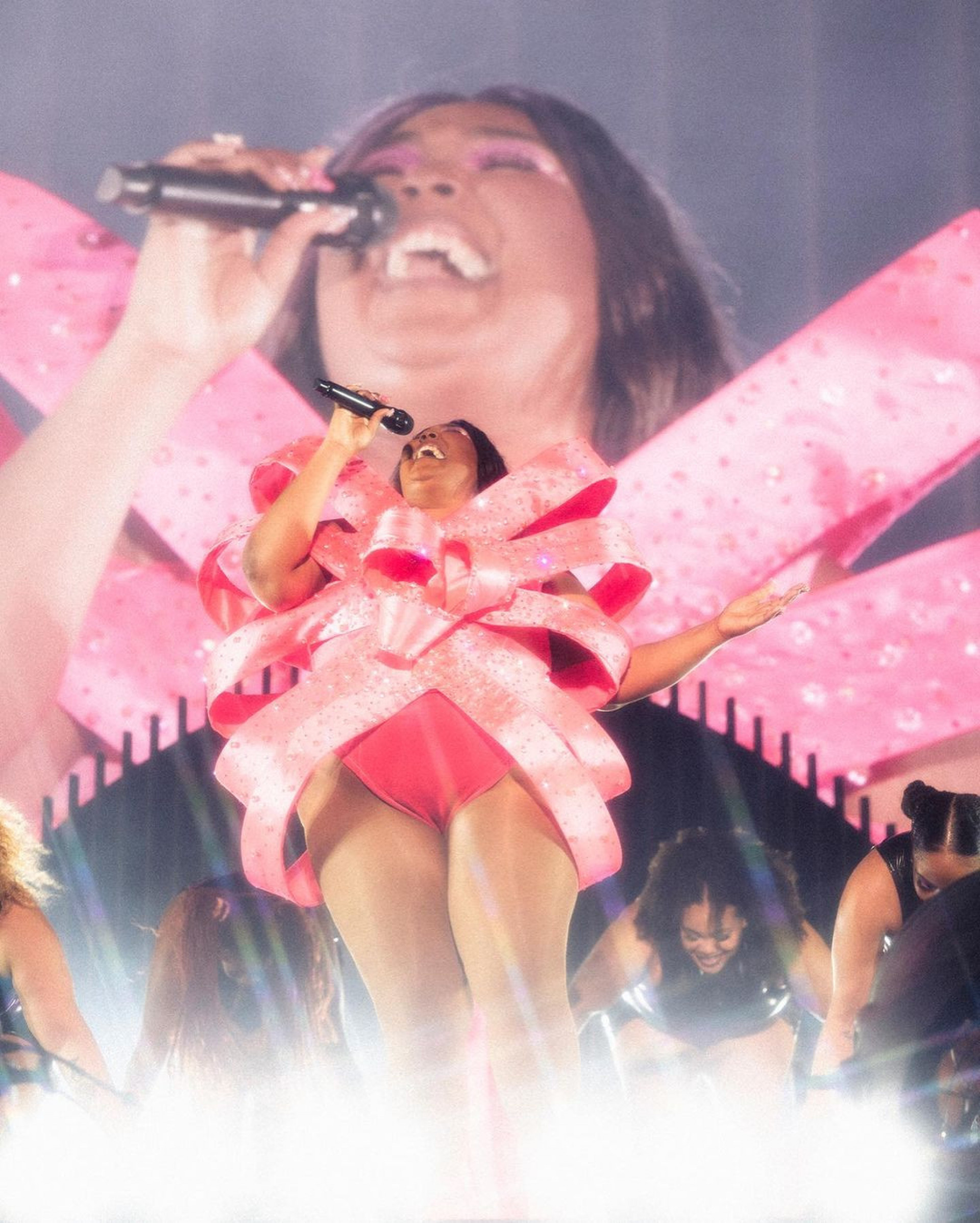 Cantora Lizzo é acusada de assédio e agressões por ex-dançarinas - Reprodução Internet / Alex Waespi