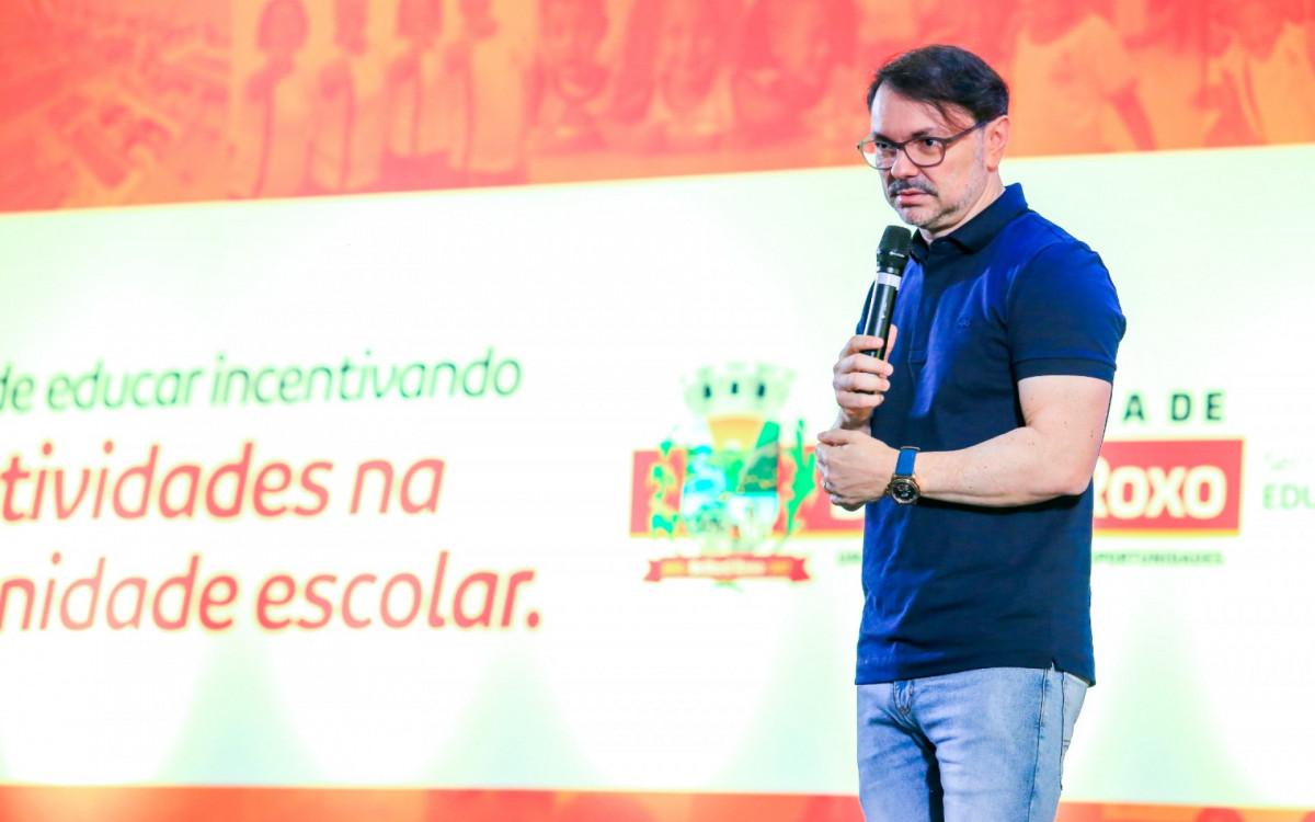 O palestrante Rossandro Klinjey frisou que o evento é fundamental para inspirar e motivar os profissionais da educação