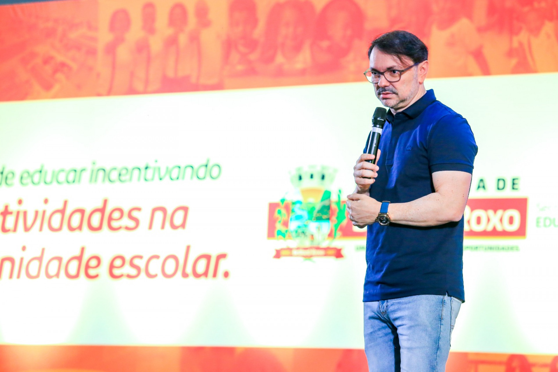 O palestrante Rossandro Klinjey frisou que o evento é fundamental para inspirar e motivar os profissionais da educação - Rafael Barreto / PMBR