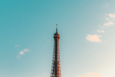 Devido à poluição, prova de natação no Rio Sena, em Paris, é adiada 