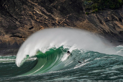  Praia de Itacoatiara recebe atletas nacionais e internacionais no Itacoatiara Big Wave