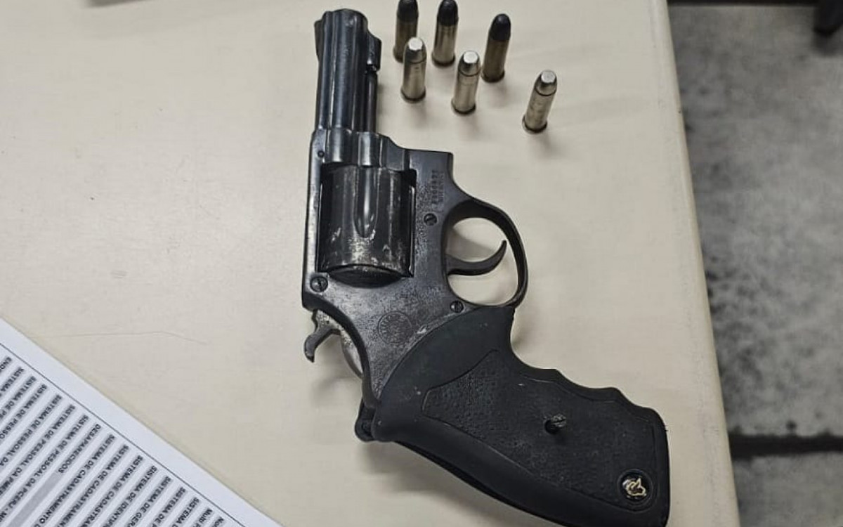 Revólver apreendido com o trio