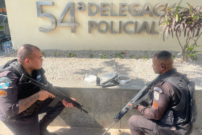 PM apreende drogas e pistola em ação com suspeito ferido e outro preso em Belford Roxo