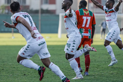 Portuguesa goleia e avança às oitavas de final da Série D do Brasileirão