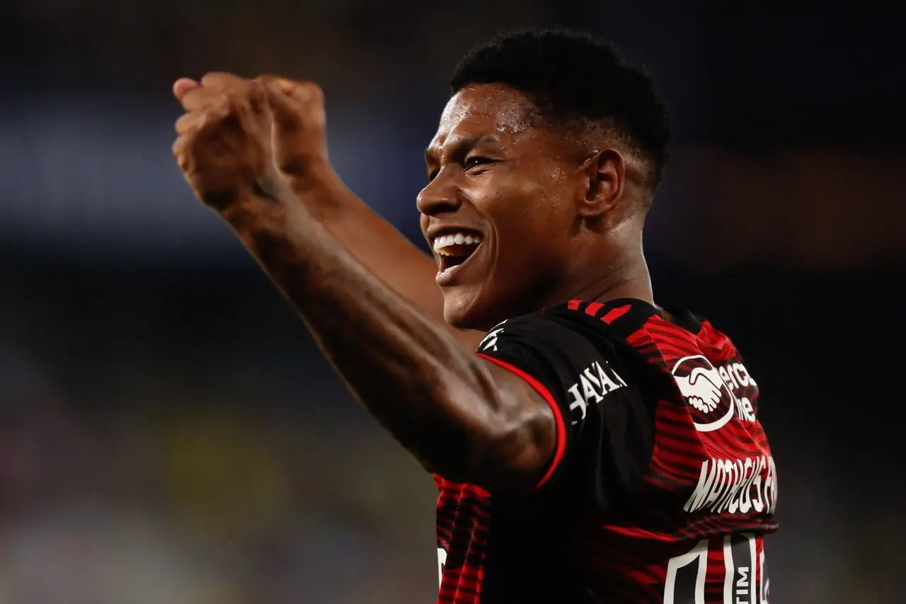 Flamengo oficializa a transferência de Matheus França para o Crystal Palace