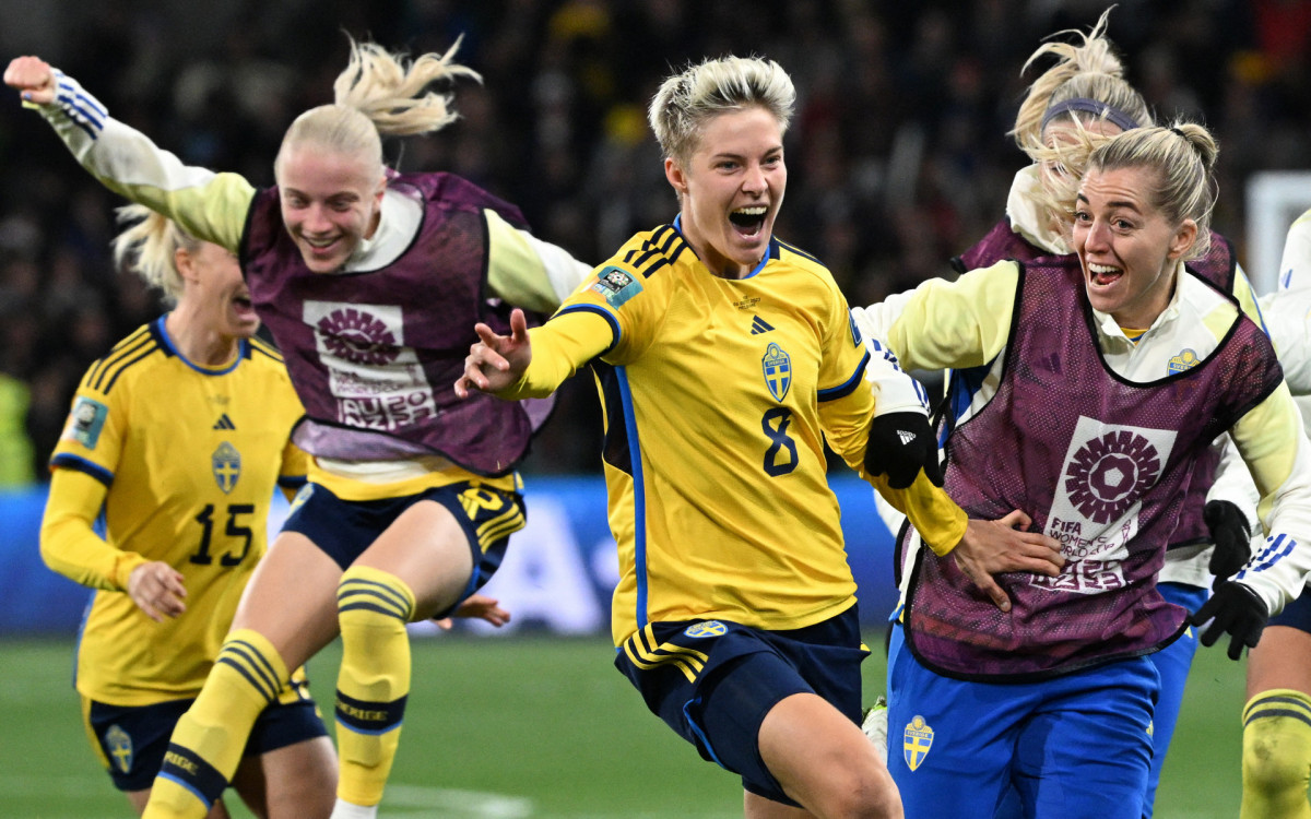Seleção da Suécia comemorando sua classificação para as quartas de finais da Copa do Mundo Feminina