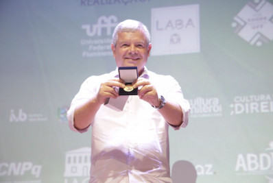 Medalha Oswaldo Cruz é concedida ao prefeito Axel Grael