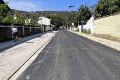 Oito ruas asfaltadas em Itaipu são entregues aos moradores
