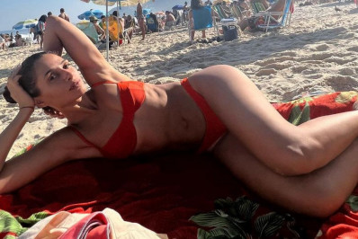 Camila Pitanga arranca suspiros com foto na praia: 'A mais linda do mundo'