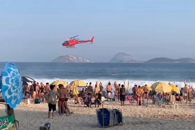 Bombeiros entram no segundo dia de buscas por adolescente que se afogou na Praia de Ipanema
