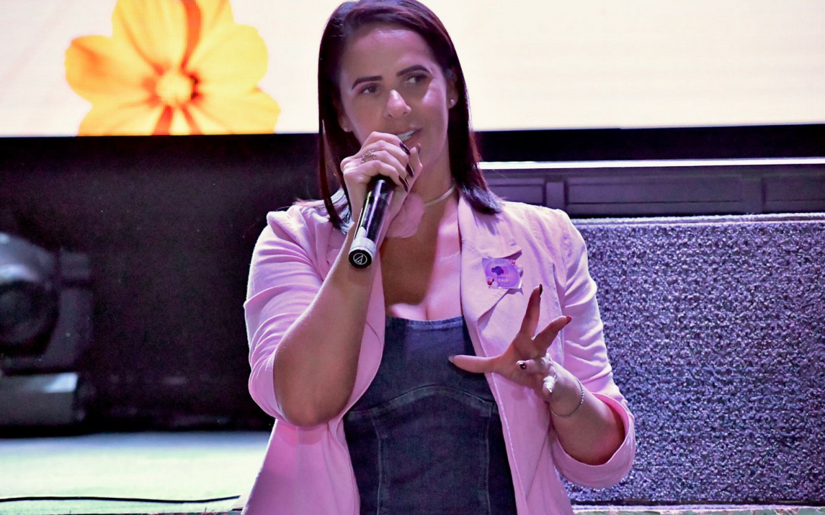 A secretária Tati Ervite destacou o trabalho que o município tem feito para combater a violência contra as mulheres