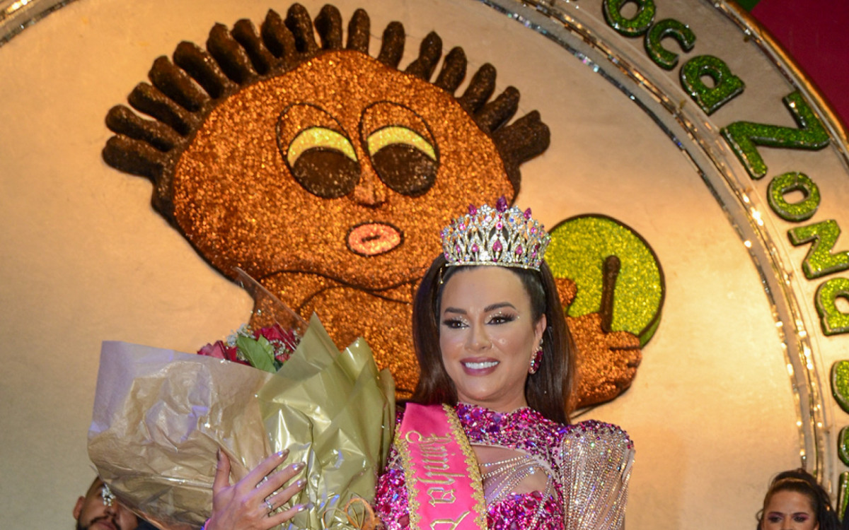 Juju Salimeni &eacute; coroada rainha de bateria da escola de samba paulista Barroca Zona Sul