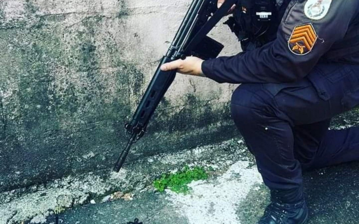 Rádio comunicador e pistola 9mm apreendidos na Sapinhatuba 3