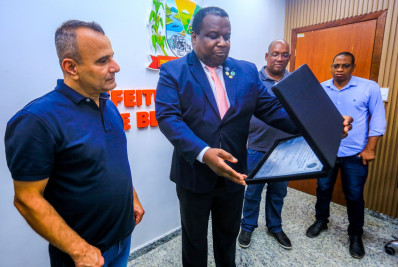 Presidente da CEADER homenageia prefeito Waguinho em Belford Roxo