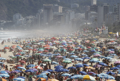 Rio tem segunda-feira de praia lotada, mas frente fria muda o clima a partir de terça