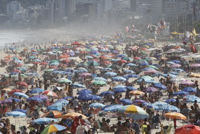 Rio tem segunda-feira de praia lotada, mas frente fria muda o clima a partir de terça