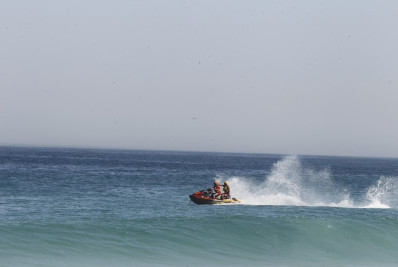 Bombeiros seguem em buscas por adolescente que desapareceu na Praia de Ipanema