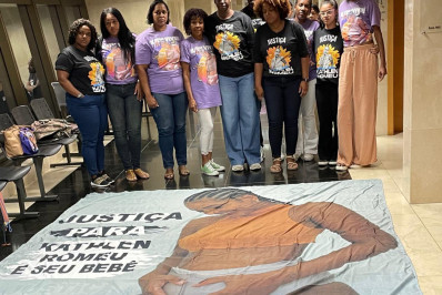 Mãe de Kathlen Romeu se revolta após ser impedida de acompanhar audiência