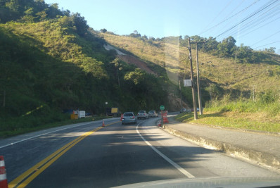 Acidente e congestionamento na Rio-Santos no início da semana em Angra