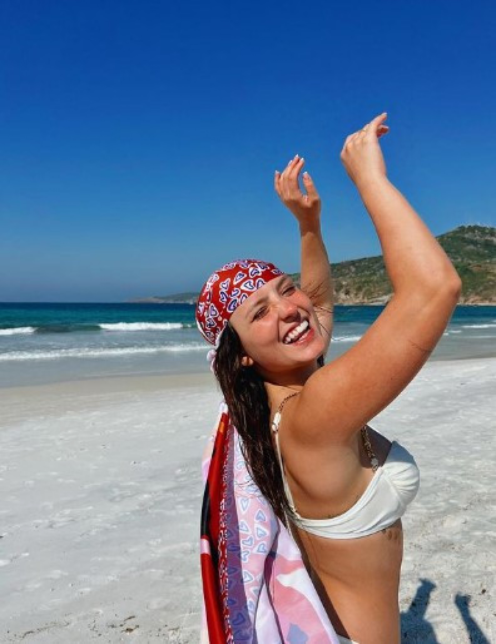 Larissa Manoela curte dia de sol em Arraial do Cabo - Reprodução/Instagram