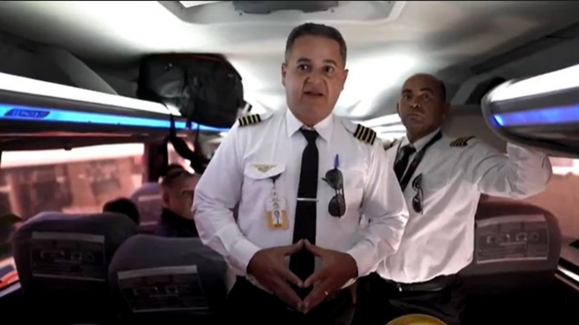 ?Profissão Repórter? embarca na maior viagem de ônibus do mundo - Reprodução/Globo