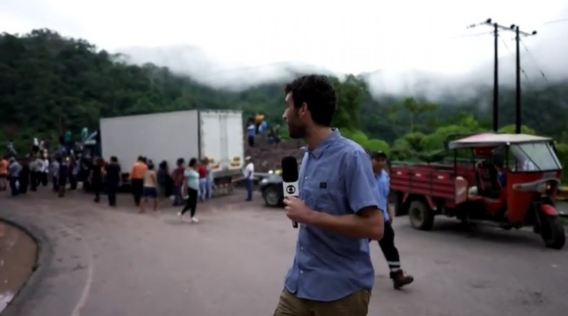 ?Profissão Repórter? embarca na maior viagem de ônibus do mundo - Reprodução/Globo