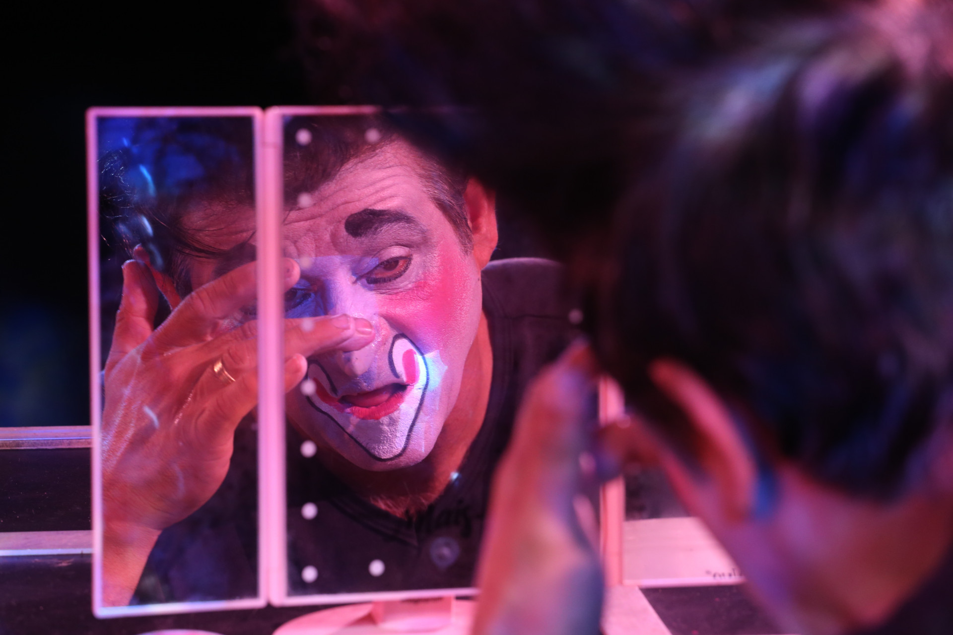 Celso Alberto  se prepara para virar o palha&ccedil;o Matraca - Cl&eacute;ber Mendes/Ag&ecirc;ncia O Dia