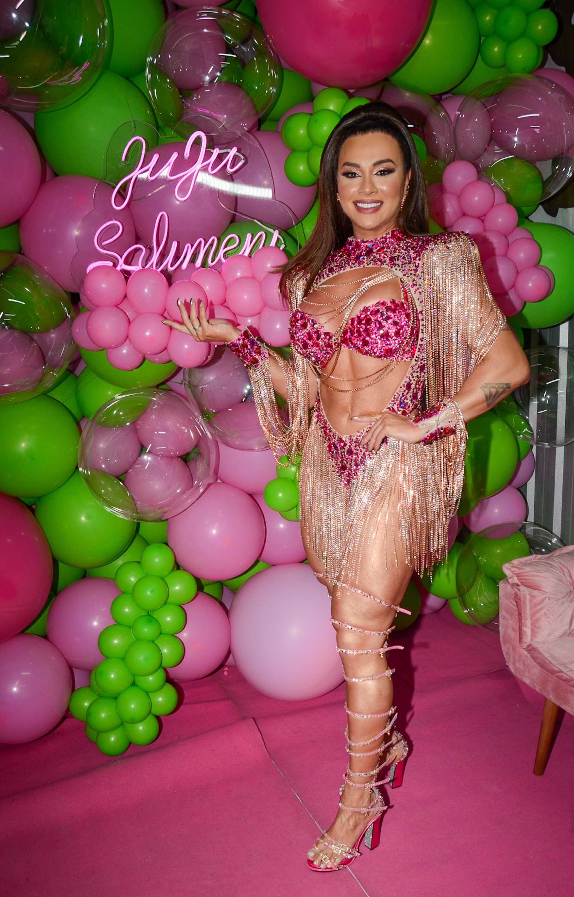 Juju Salimeni é coroada rainha de bateria da escola de samba paulista Barroca Zona Sul - Ag. News