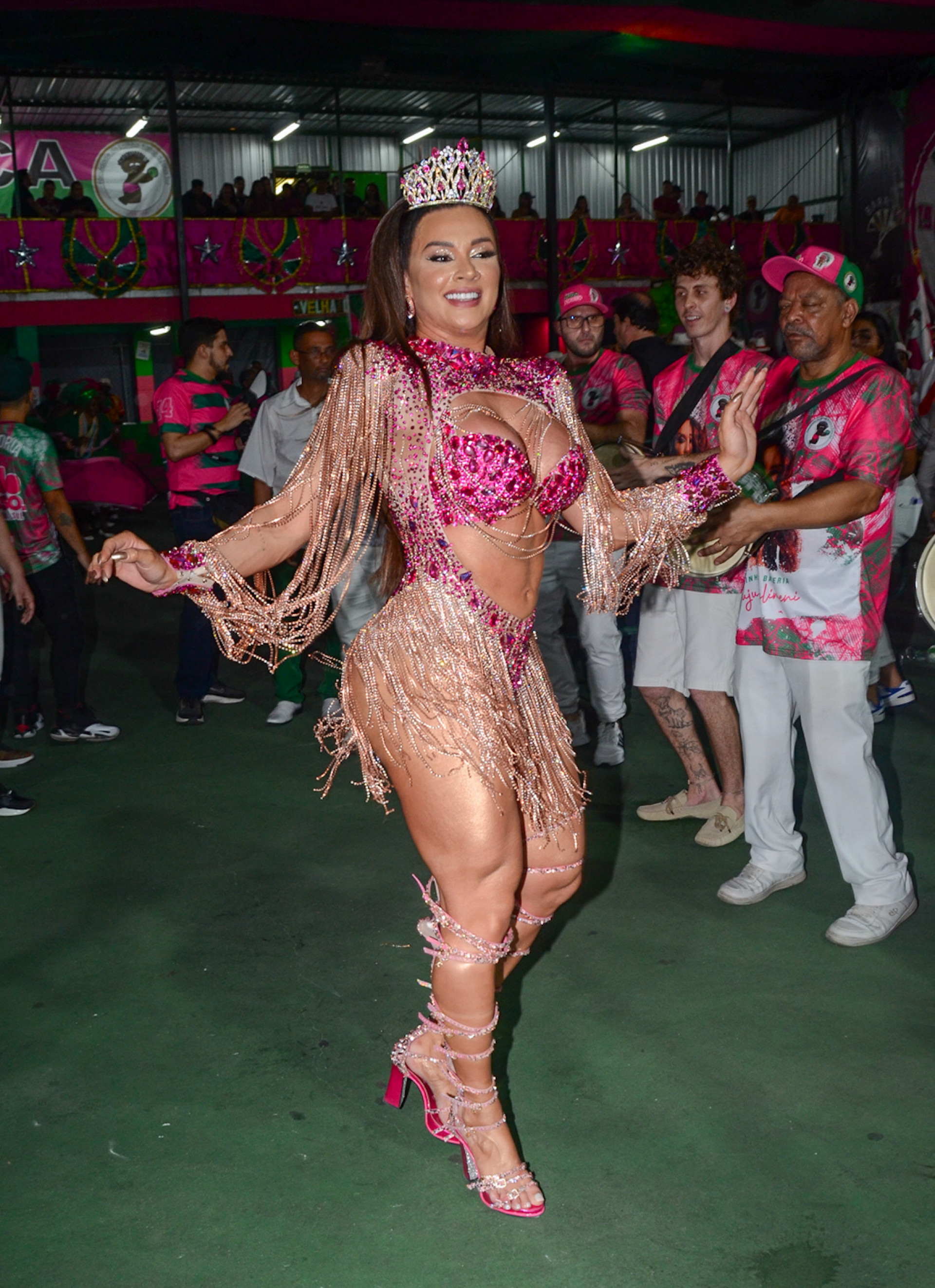 Juju Salimeni é coroada rainha de bateria da escola de samba paulista Barroca Zona Sul - Ag. News