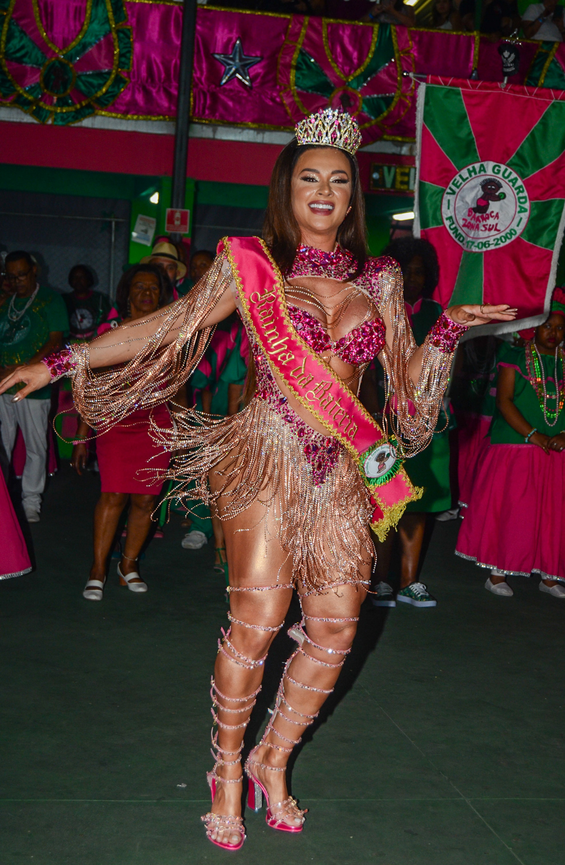 Juju Salimeni é coroada rainha de bateria da escola de samba paulista Barroca Zona Sul - Ag. News