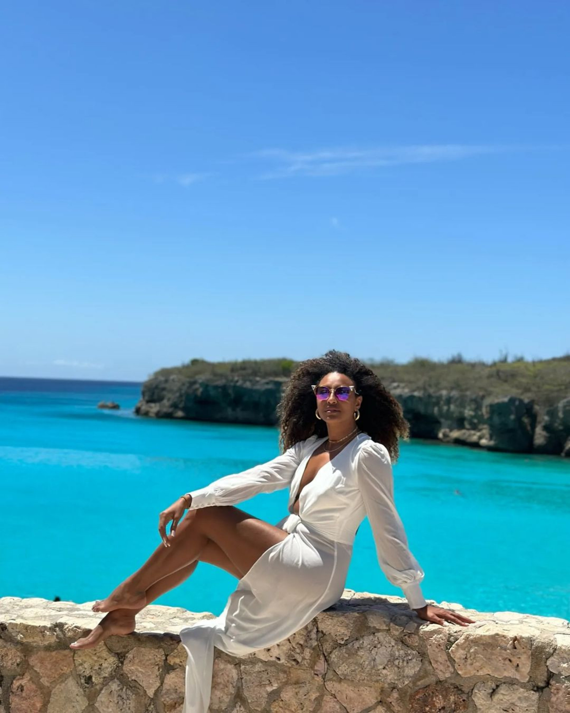 Sheron Menezzes viajou a Curaçao, no Caribe, após o fim das gravações de 'Vai na Fé' - Reprodução/Instagram