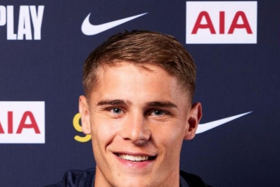 Tottenham anuncia contratação de zagueiro holandês