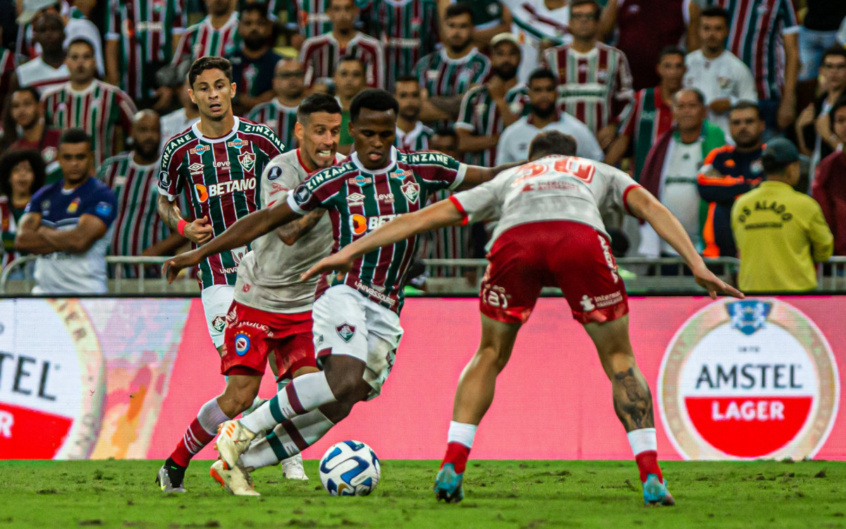 Arias foi um dos poucos que tentou jogadas individuais em boa parte de Fluminense x Argentinos Juniors