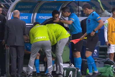 Assistente é substituído após passar mal, e Palmeiras x Atlético-MG começa com atraso