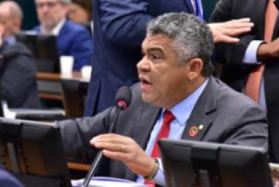 Ex-integrante do MST diz ter sido expulsa de casa e acusa deputado do PT