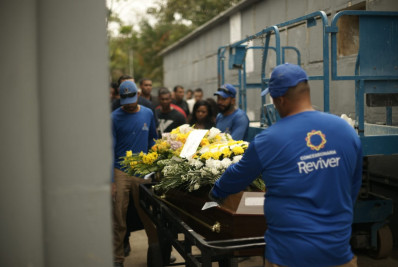 Garçom morto a tiros em ataque a Zico Bacana é sepultado em Ricardo de Albuquerque