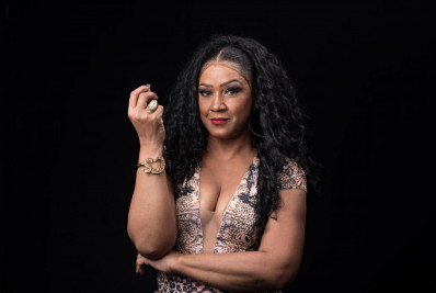 Flavia Saolli comanda roda de samba protagonizada por mulheres