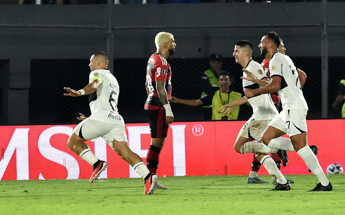Olimpia\'s midfielder Richard Ortiz (L) celebrates after scoring a goal during the Copa Libertadores round of 16 second leg football match between Paraguay\'s Olimpia and Brazil\'s Flamengo, at the Defensores del Chaco stadium in Asuncion, on August 10, 2023.
NORBERTO DUARTE / AFP
