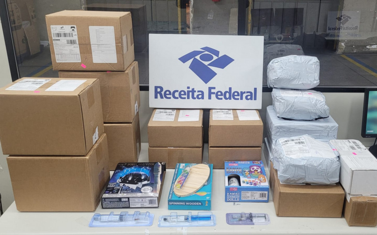 Material apreendido pelos agentes da Receita Federal no Aeroporto do Galeão